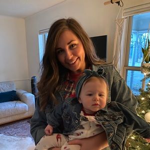 Meet your Posher, Caitlin